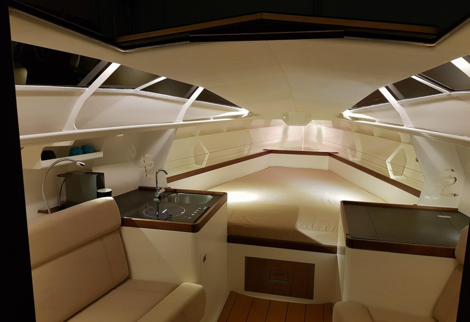 Speedlounger interior